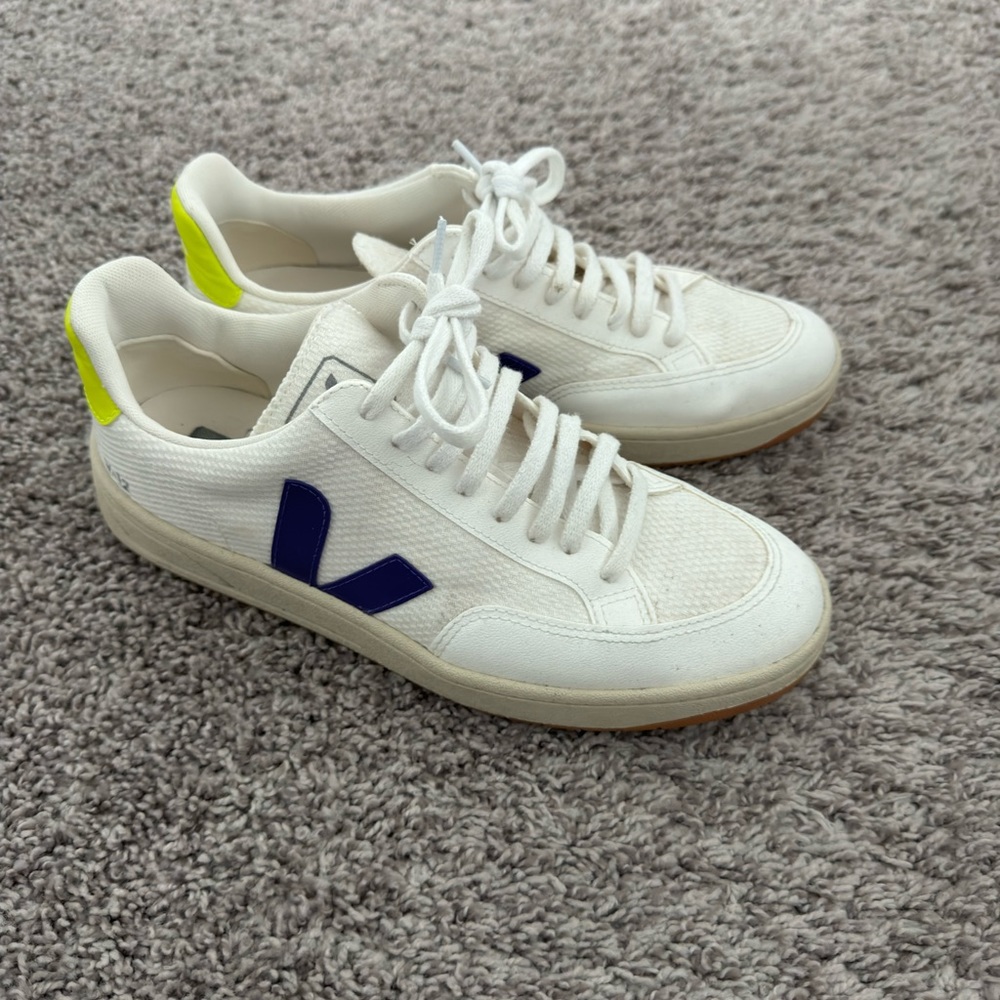 Veja V12